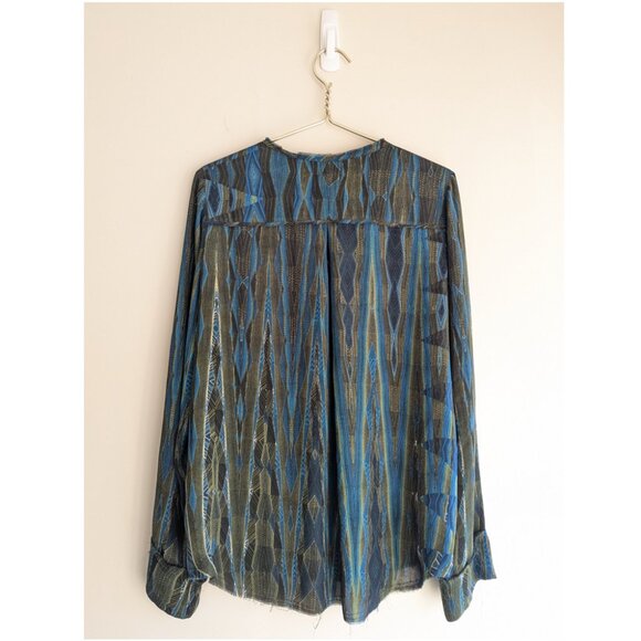 Go> by GoSilk abstract pattern snap button blouse - Picture 3 of 9